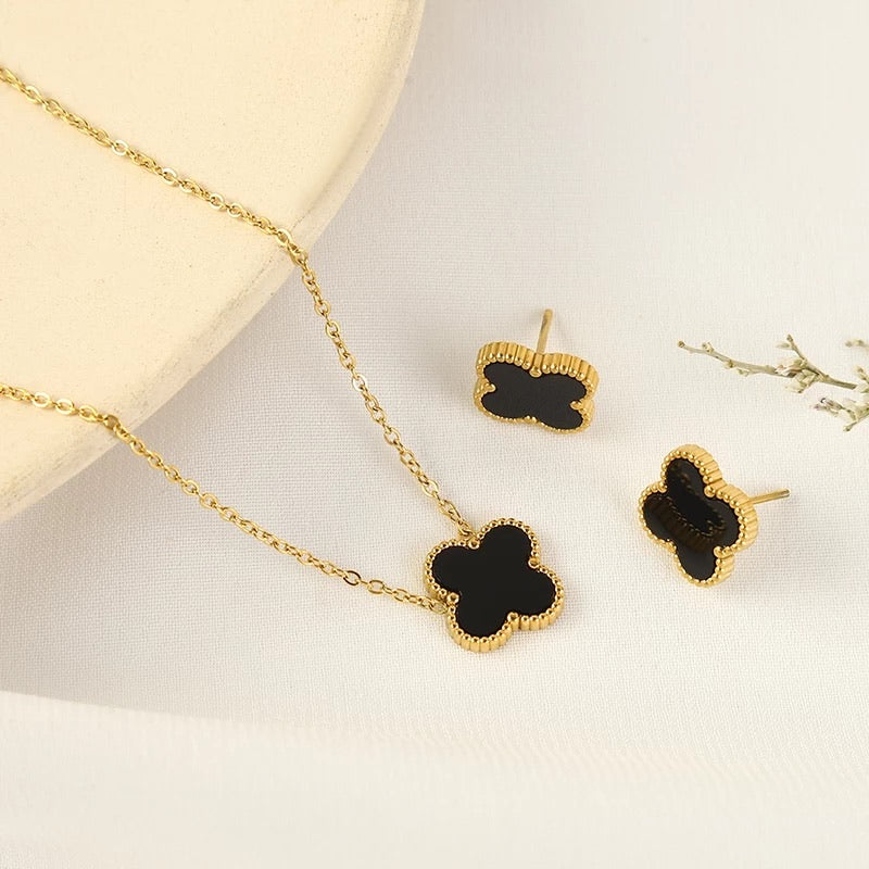 Clover Style Necklace